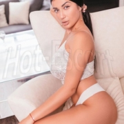 Yana escort girl